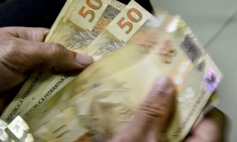 Segunda parcela do 13º salário deve ser paga até sexta-feira