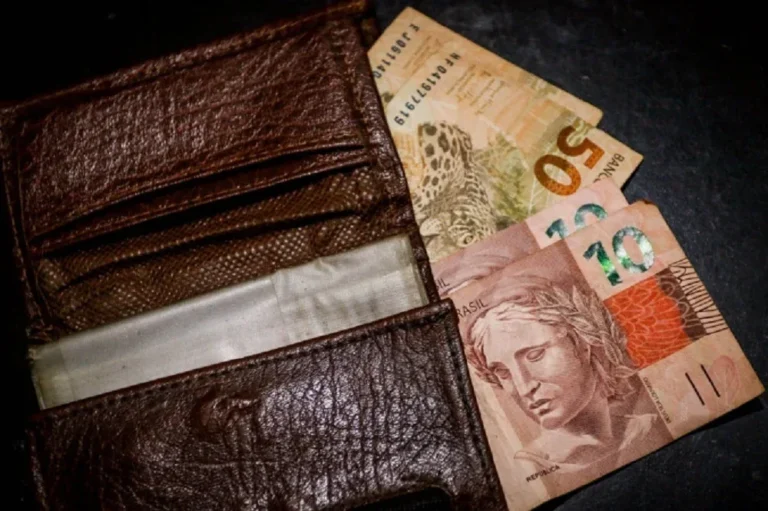 Salário mínimo será de R$ 1.621 em 2026, confirma Ministério do Planejamento