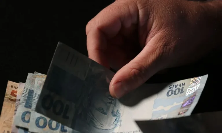 Cerca de 95,3 milhões de pessoas recebem 2ª parcela do décimo terceiro