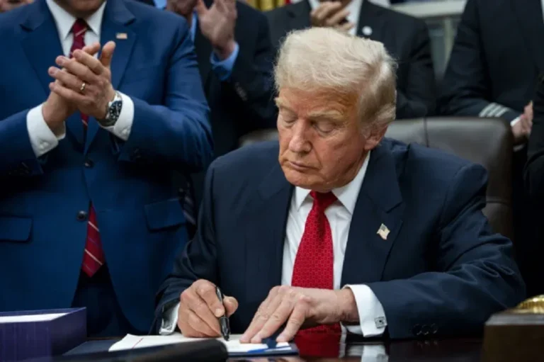 Trump minimiza fotos com Epstein divulgadas por democratas: ‘Não são grande coisa’