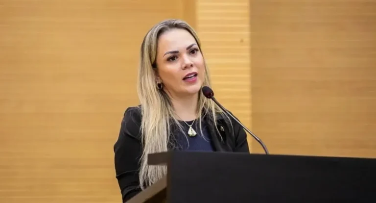 Deputada Cláudia de Jesus vota contra veto e defende acesso ao Implanon para adolescentes
