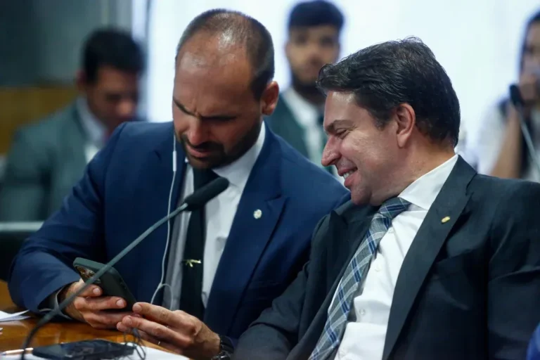 Mesa Diretora cassa mandatos de Eduardo Bolsonaro e Alexandre Ramagem