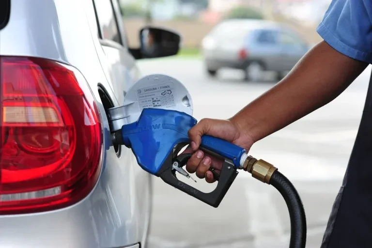 Preço médio do etanol sobe em 13 estados e atinge R$ 4,42 no país