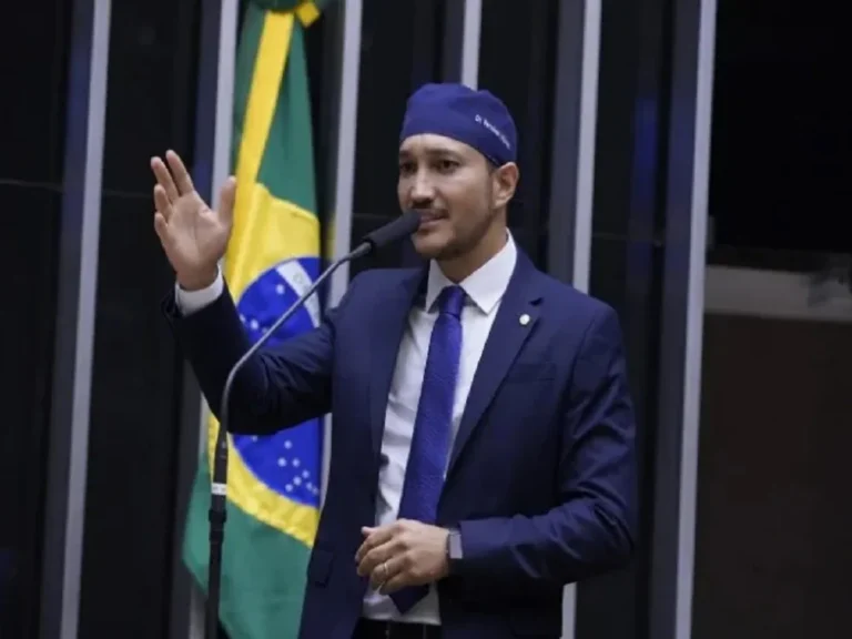 PROTEÇÃO – Lei do Deputado Fernando Máximo autoriza meninas a portarem armas não letais