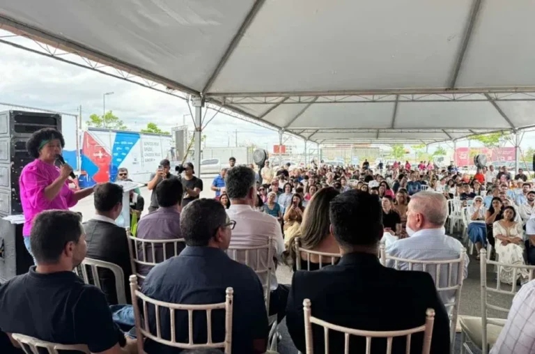Sílvia Cristina participa da comemoração de quatro anos de funcionamento do Centro de Prevenção e Diagnóstico de Câncer