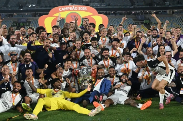 Corinthians é campeão da Copa do Brasil no Maracanã contra o Vasco
