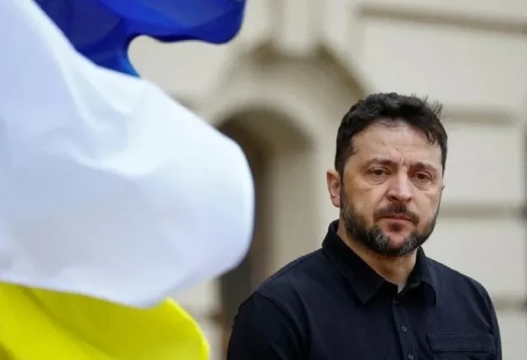 Zelensky diz ter discutido caminhos para a paz com enviados de Trump