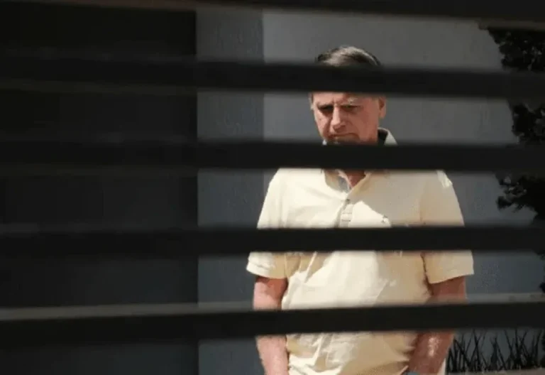 Relatório aponta que Bolsonaro não realizou leitura nem trabalho para reduzir pena