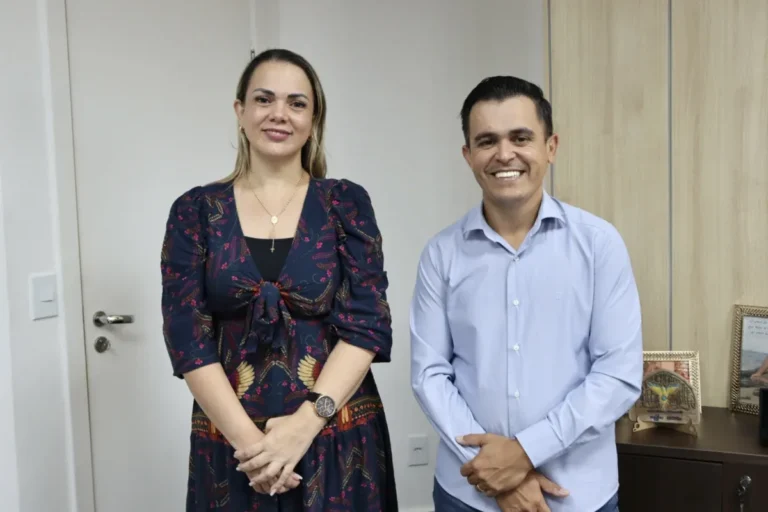 Deputada Cláudia de Jesus recebe liderança de Chupinguaia e debate avanços para o município