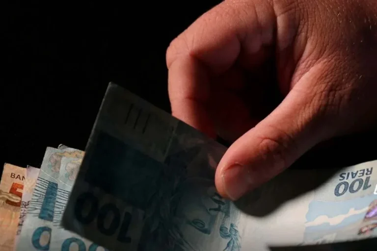 Receita paga lote da malha fina do Imposto de Renda de fevereiro