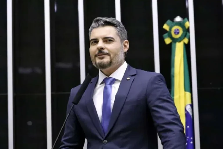 Relatório de Thiago Flores aprova inclusão de faixas exclusivas para motos na Política Nacional de Mobilidade Urbana