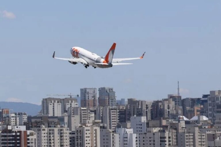 Governo libera crédito para empresas aéreas em busca de aliviar impacto da alta dos combustíveis