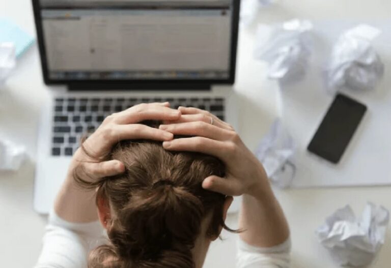 Casos de burnout disparam no Brasil e acendem alerta para saúde mental no trabalho