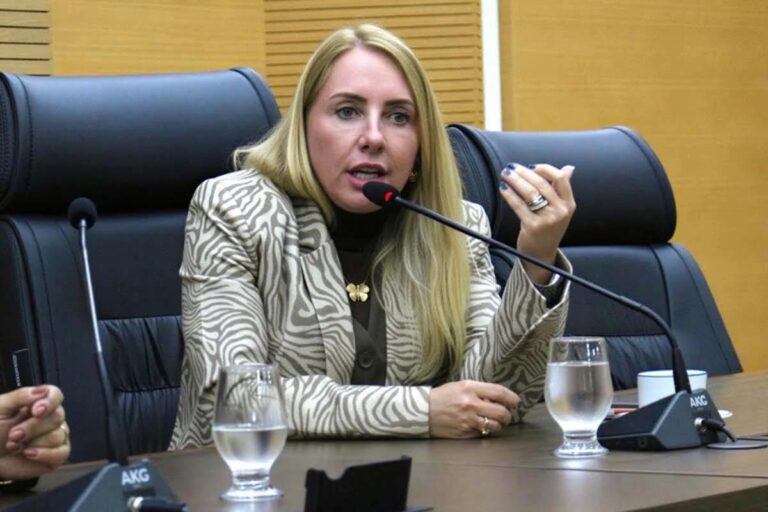 Deputada Ieda Chaves propõe internet por fibra óptica em escolas estaduais de Rondônia