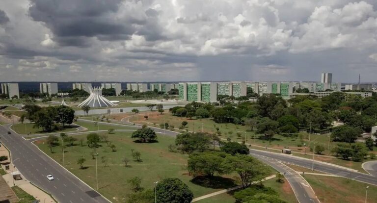 Auxílio-alimentação de servidores federais sobe para R$ 1.192 a partir de abril