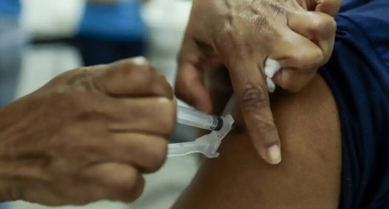 Fiocruz alerta para avanço da influenza A e aumento de casos de SRAG no Brasil
