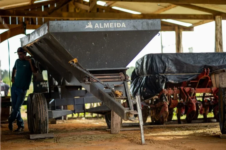 Alero no Agro: produção leiteira cresce com mecanização no campo em Vale do Anari
