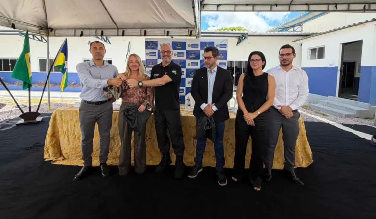 Deputada Ieda Chaves acompanha entrega de novo micro-ônibus à Polícia Penal de Rondônia para escoltas