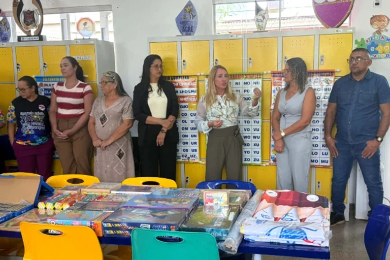 Deputada Ieda Chaves fortalece educação em Candeias do Jamari com tablets e materiais didáticos