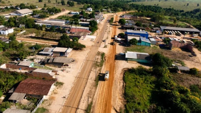 Governo de RO assina ordem de serviço para a execução de 1 km de pavimentação asfáltica no distrito de Estrela Azul