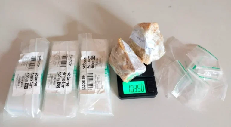 OURO PRETO DO OESTE – ADOLESCENTE É APREENDIDO PELA PM COM MAIS DE 100 GRAMAS DE CRACK