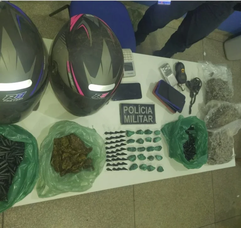 AÇÃO DA PMRO NA OPERAÇÃO BRASIL CONTRA O CRIME ORGANIZADO APREENDE MAIS DE 2,2 KG DE DROGAS E 4 PESSOAS SÃO CONDUZIDAS POR TRÁFICO NO DISTRITO DE NOVO PLANO