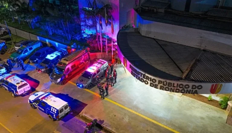 Suspeitos de exibir armas, dinheiro e drogas nas redes sociais são alvos de operação em RO