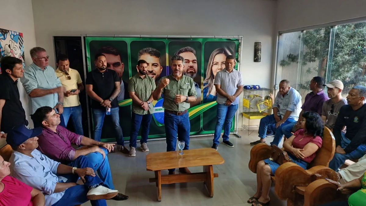 Pré-candidato ao Governo de Rondônia, Marcos Rogério, apresenta propostas durante reunião com apoiadores em Rolim de Moura